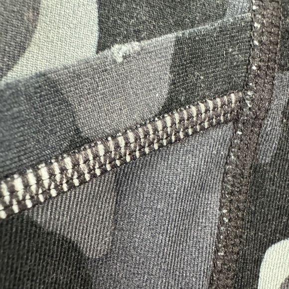 Athleta Black Gray shadow camo Leggings size small pockets - Picture 9 of 13
